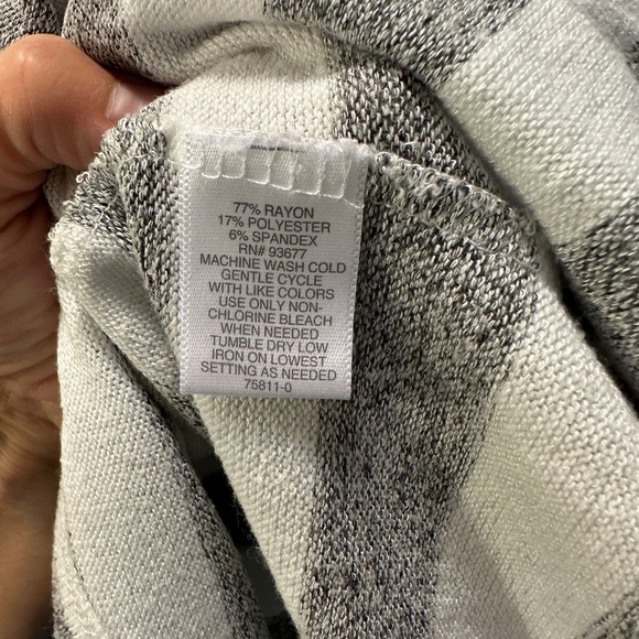 Liz Claiborne Long Sleeve Top. Size XXL. Gently used. Gray/White. - Picture 4 of 4